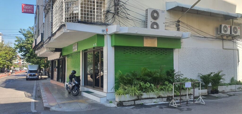 หน้าร้าน Precision Audio Service ย่านบางรัก ถนนมหาเศรษฐ์ มีที่จอดรถหน้าร้าน สะดวกต่อการขนย้าย รับ ส่งเครื่องเสียง